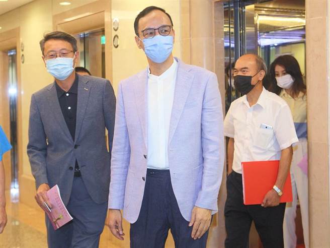 国民党主席朱立伦上午出席第24届大爱奖表扬活动。（张锴乙摄）
