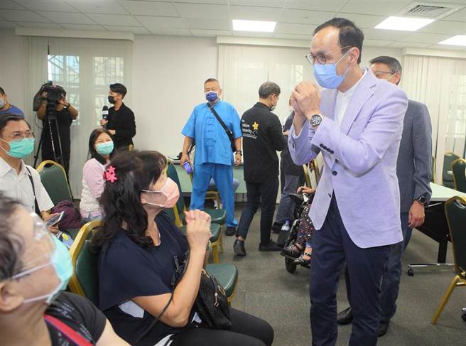 国民党主席朱立伦上午出席第24届大爱奖表扬活动。（张锴乙摄）
