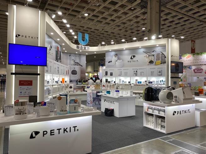 联合东方也参与本次宠物用品展，旗下代理佩奇PETKIT、德国飞莱希flexi、尾巴与我tails&amp;me、美国哈维博士Dr.Harvey’s、乐丘thehill、伏格FURLEGS等品牌。（联合东方提供）