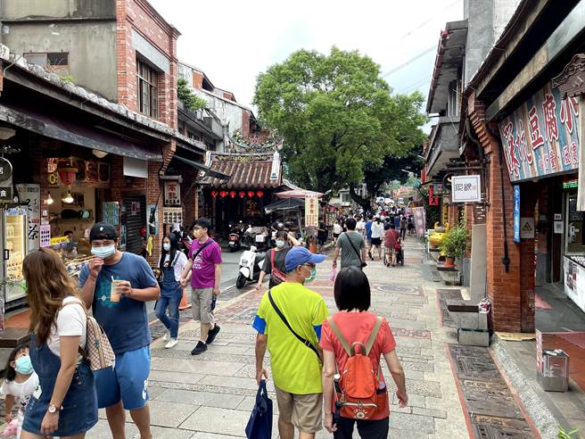 新北商圈活动在10月起开跑，商圈推出许多优惠方案，欢迎大家相揪作伙逛商圈。（新北市经发局提供）