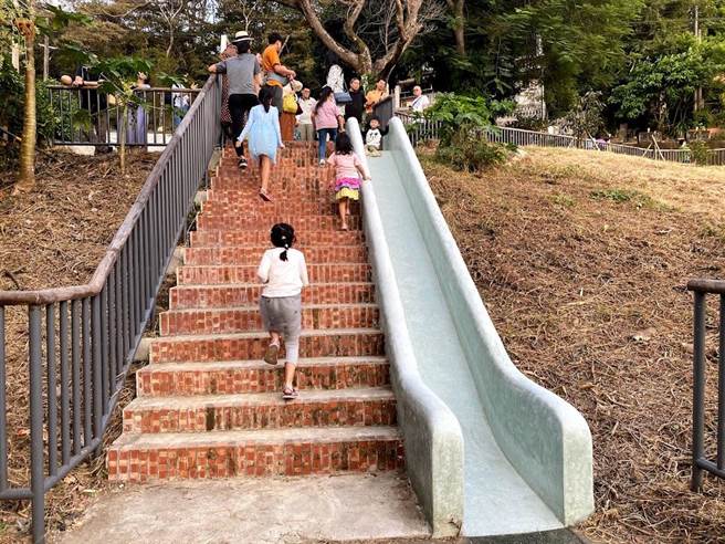 新竹县新埔镇民代表会三读通过防疫纾困条例，新埔镇公所预计12月开始发放每人2000元的防疫纾困金，不设排富条款，2021年10月15日设籍新埔镇的民眾均可领取，图为资料照。（庄旻静摄）