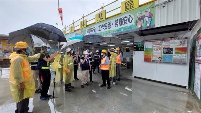 劳动部推动职业安全卫生优良工程金安奖选拔，市府将持续精进职安，营造优质公共工程环境。（台中市政府提供）