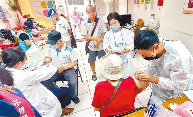 流感疫苗開打至今，人氣明顯不如往年。（資料照）