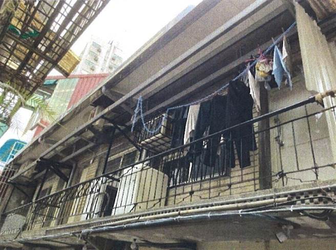 台北市议员戴锡钦揭露北市府拿违建标租。（北市议员戴锡钦办公室提供）