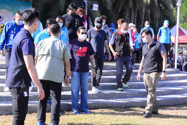 馬英九今天在花蓮被問到高雄火警意外時，馬認為「蔡總統應該道歉」。（王志偉攝）