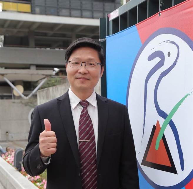 寿山高校长中徐宗投身教育27年，首度出任校长就获夺校长领导卓越奖。（桃园市政府教育局提供／陈梦茹桃园传真）