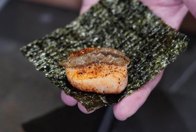 北海道干贝佐松叶蟹膏。（何书青摄）