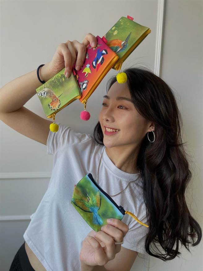 金門國家公園舉辦線上有獎徵答抽獎活動，歡慶成立26周年。抽獎禮品是鳥類零錢包。（金管處提供）