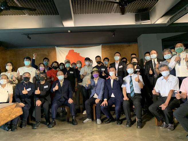 大新竹当好协会匯聚产官学界各领域，16日在竹北市举办合併成立茶会。（庄旻静摄）