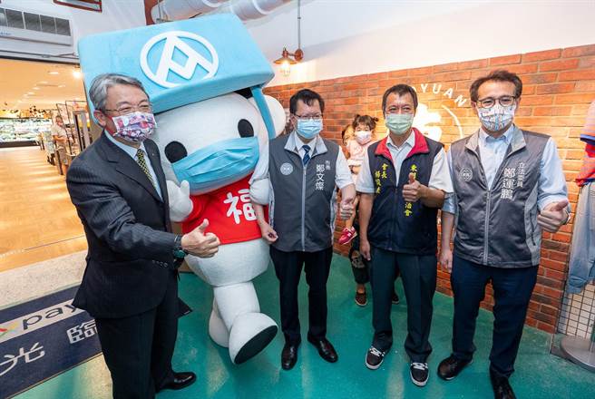 全联位于东门市场一楼，参与提供限量500份价值300元的「抢鲜福袋」。（全联提供）