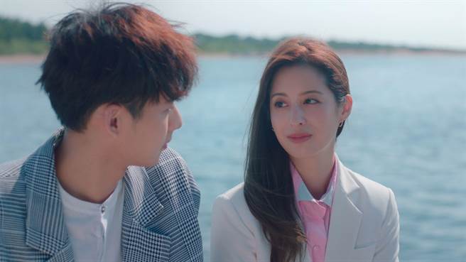  莫允雯劇中與吳念軒談姊弟戀。三立提供