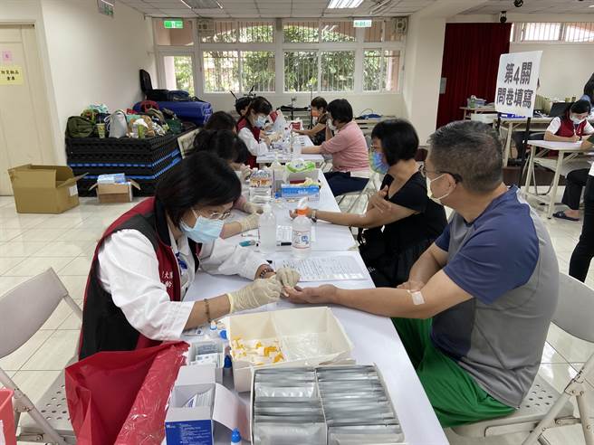 万华血清抗体服务计画第一场检测活动抽血区。（北市卫生局提供／游念育台北传真）