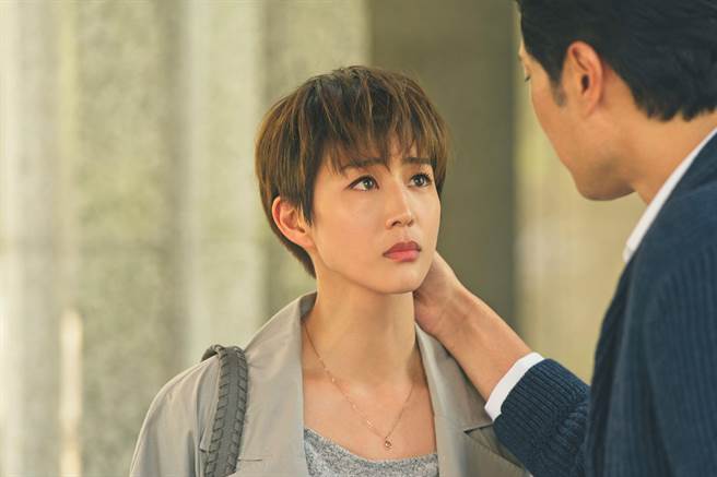 张钧宁戏中因婆家压力为求生育，体验打排卵针及做取卵手术。（HBO GO提供）