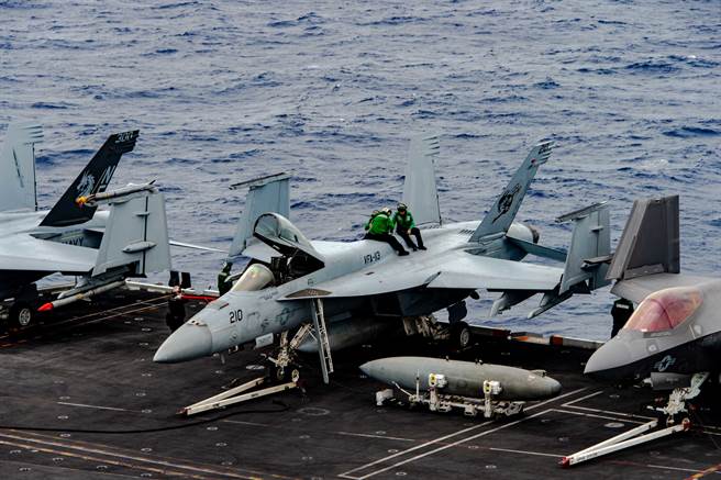 美海軍軍令部長重話批評國防工業界，稱該軍種「無法忍受」其遊說國會繼續購買F/A-18E/F的行為。圖為美軍F/A-18E。（圖／美國海軍）