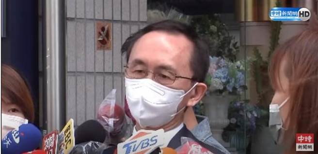 针对民进党列「7宗罪」开除自己党籍，吴子嘉16日晚间在自己经营的直播中逐条驳斥。(图 翻摄自中时新闻网直播画面)