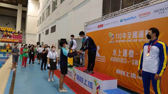 全国运动彰化县夺第一金，吴浚锋蛙式泳摘冠还破大会纪录。（彰化县政府提供／吴敏菁彰化传真）