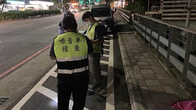 深夜噪音擾鄰，林口警協助通報一夜抓到11件違規車輛。(警方提供／戴上容新北傳真)