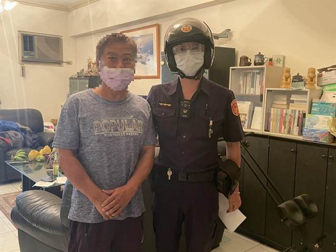 假檢警詐騙退休老翁 蘆洲正牌警即時攔阻保住民眾退休金(警方提供)