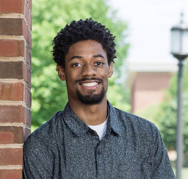 Drew Grant。（摘自约翰霍普金斯大学网页）