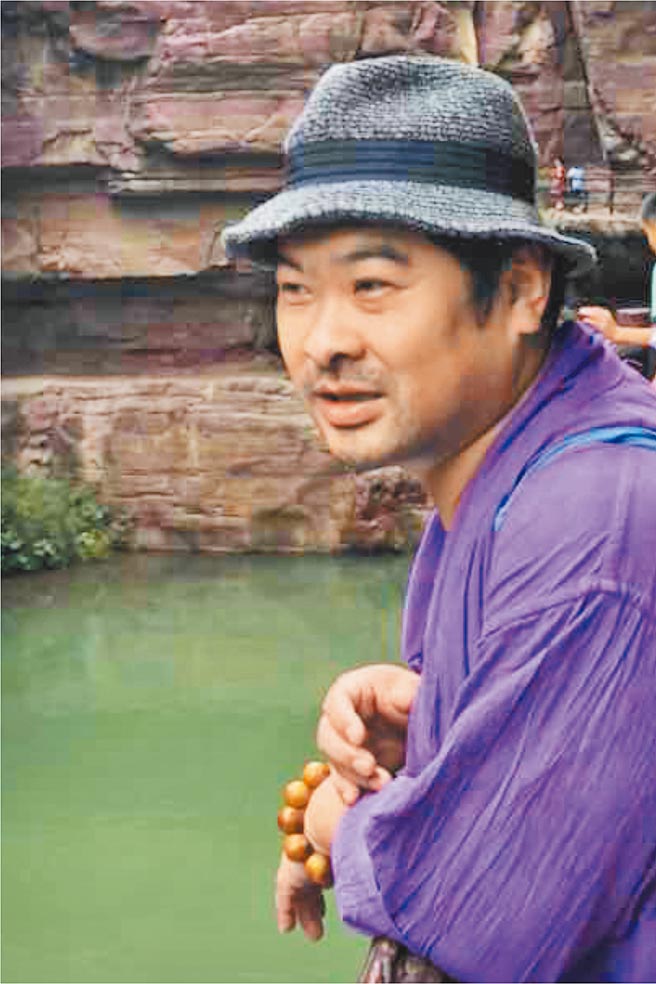 吴英杰精进用功，努力追求真、善、美、圣的艺术境界。图／吴英杰提供