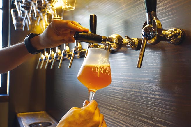 設有15支啤酒龍頭。圖／姚舜