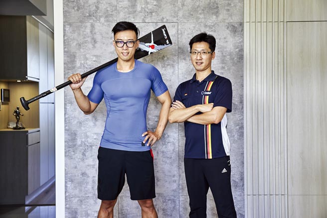 欧德设计师李定宸（右）为轻艇国手吴士良（左），打造健美暖男温柔居。图／业者提供