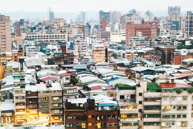 营造成本大涨，小型建商推动危老案困难重重，有业者表示，部分危老案住户，想入住新家，恐怕有得等了。（本报资料照片）