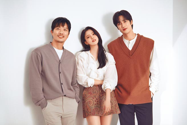 朴熹洵（左起）、韓韶禧、安普賢為主演新劇《以吾之名》造勢。（Netflix提供）