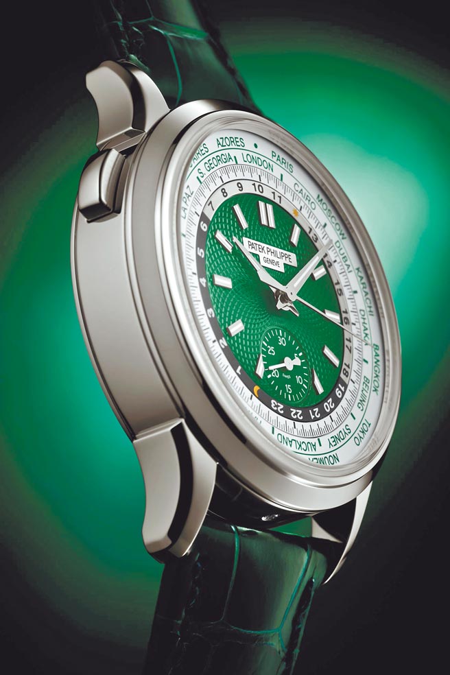 百達翡麗再掀綠面風潮，而且又是複雜功能腕表，再度轟動表壇，圖為編號5930P-001鉑金自動飛返計時世界時間腕表。（百達翡麗提供）