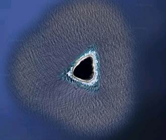 Google地圖驚見神秘小島「整片塗黑」 網：怪怪的