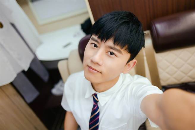 张杰16日苏州举行演唱会。（图／翻摄自微博）