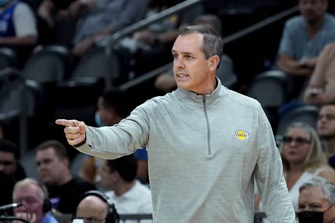 湖人总教练佛格强调新球季将以随机打法为主，且更多切入。(美联社资料照)
