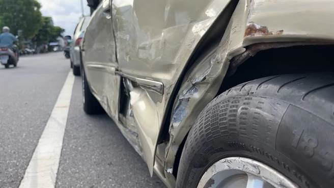 台東27歲康姓男子酒駕街頭狂飆，波及路邊車輛。（民眾提供／蔡旻妤台東傳真）