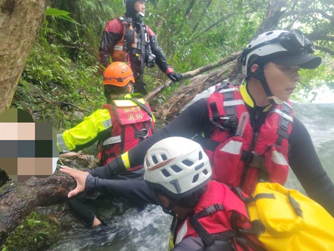 虎豹潭第三名失蹤者尋獲，男童遺體卡六合橋下被撈起。(戴志揚翻攝)