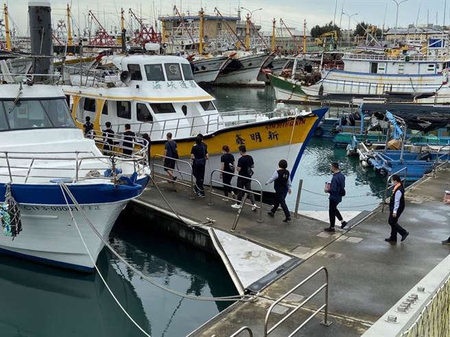台中市第2场次联合海葬乘船出海。(台中市政府提供)