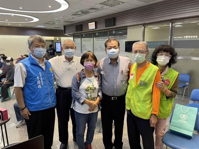 新竹县政府办理免费老人健康检查服务，即将于10月31日截止，县府呼吁符合资格的年长者尽早报名。（庄旻静摄）