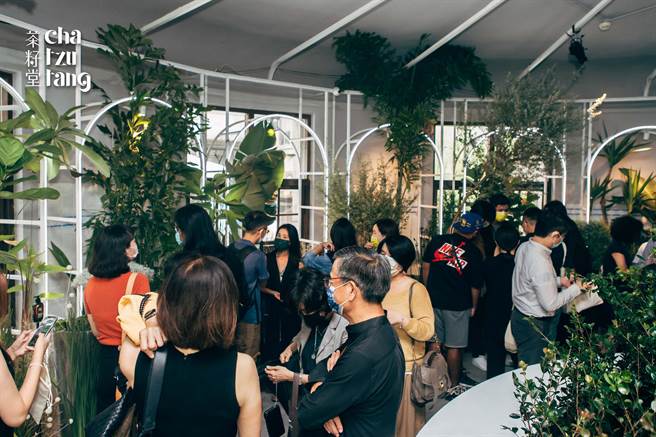 茶籽堂向土地借了疗癒之力带到松山文创园区西向制菸工厂1楼。（茶籽堂提供）