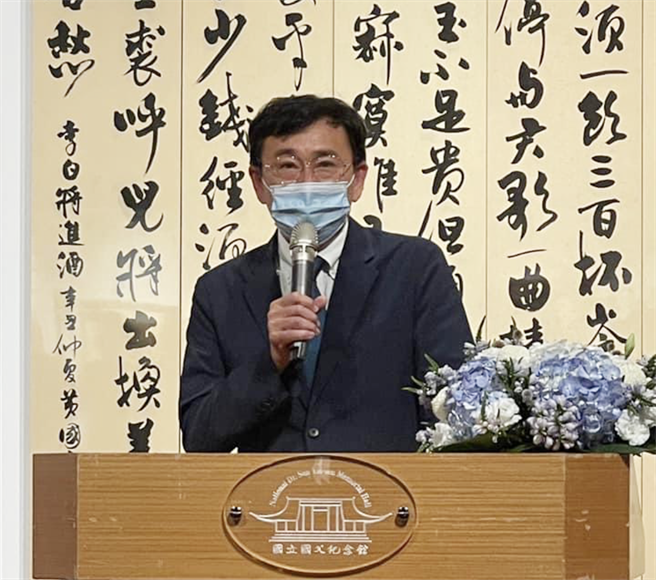 黃國書面對「線民」風暴，強調沒被政治追殺，坦然面對承擔政治責任。（翻攝黃國書臉書）