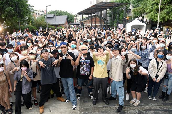 大嘻哈時代特寫派對昨在西門町街頭登場。（MTV提供）