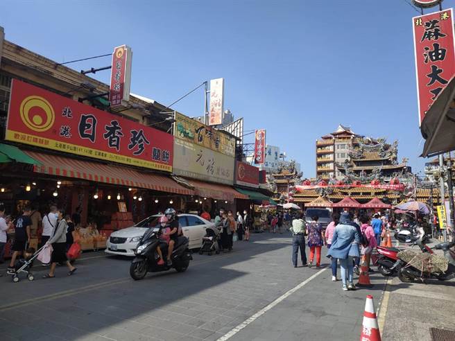 疫情影響糕餅業，雲林縣北港鎮糕餅業者盼辦理糕餅麻油節衝買氣。（張朝欣攝）
