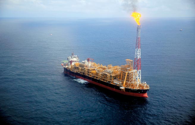 安哥拉外海的浮式產油平台。圖╱路透