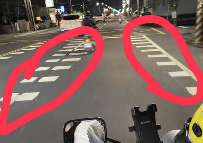 一名女網友發現地面上有個從未見過的標線，將其拍下後PO上網詢問，其中有知情的網友則解答，該標線是「鉅型標線」，透過視覺收縮效果，讓用路人有道路縮減的錯覺，以達到減速效果。（圖／翻攝自爆廢公社二館）