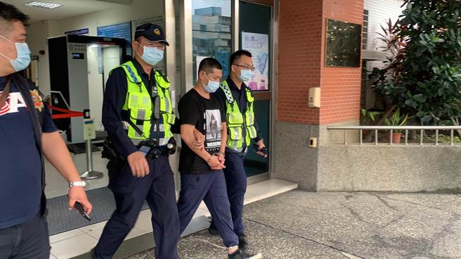 身揹4條通緝的37歲詹姓慣竊栽在龜山警手中。(翻攝照片／蔡依珍桃園傳真)