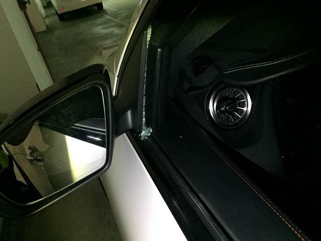 新車停在社區停車場，慘遭租客友人砸車窗竊財。(翻攝照片／蔡依珍桃園傳真)