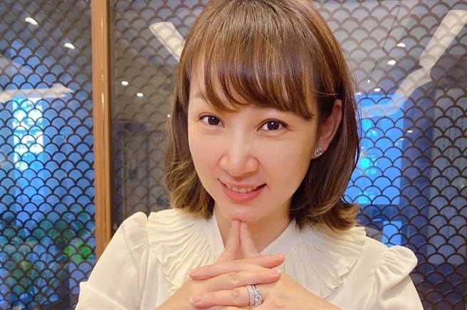 郁方因外送員騎著改造過的三輪電動車而有感發文。（圖/郁方facebook）