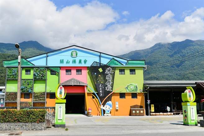 农委会台东区农业改良场推出结合农事体验及农村美食的农游体验行程，提供游客丰富的食农教育。（图／台东场提供）