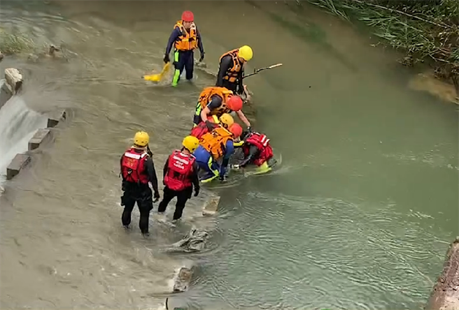 為何走梳子霸？領隊「蘇老師」今天在招魂儀式閉口不談。（本報資料照片）