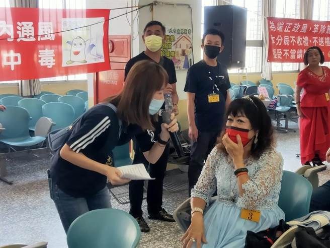 大雅警分局和平鴿志工宣導團展開反詐宣導。（大雅警分局提供／陳淑娥台中傳真）