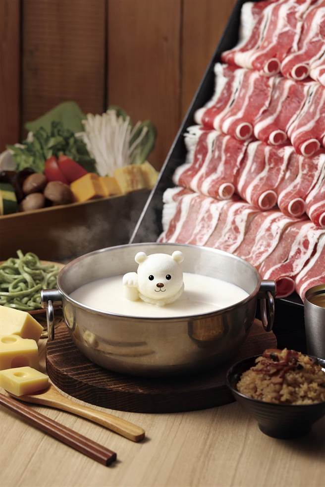 東北季風報到，王品集團四大鍋物品牌推新品搶市，其中「聚」北海道鍋物新推「札幌起司牛奶鍋」誘客。（圖／王品集團）