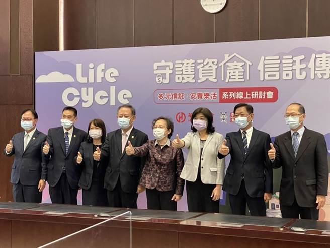 首届工商时报多元信托创新奖系列活动起跑，18日于华南金控大楼举办启动仪式。图／魏乔怡